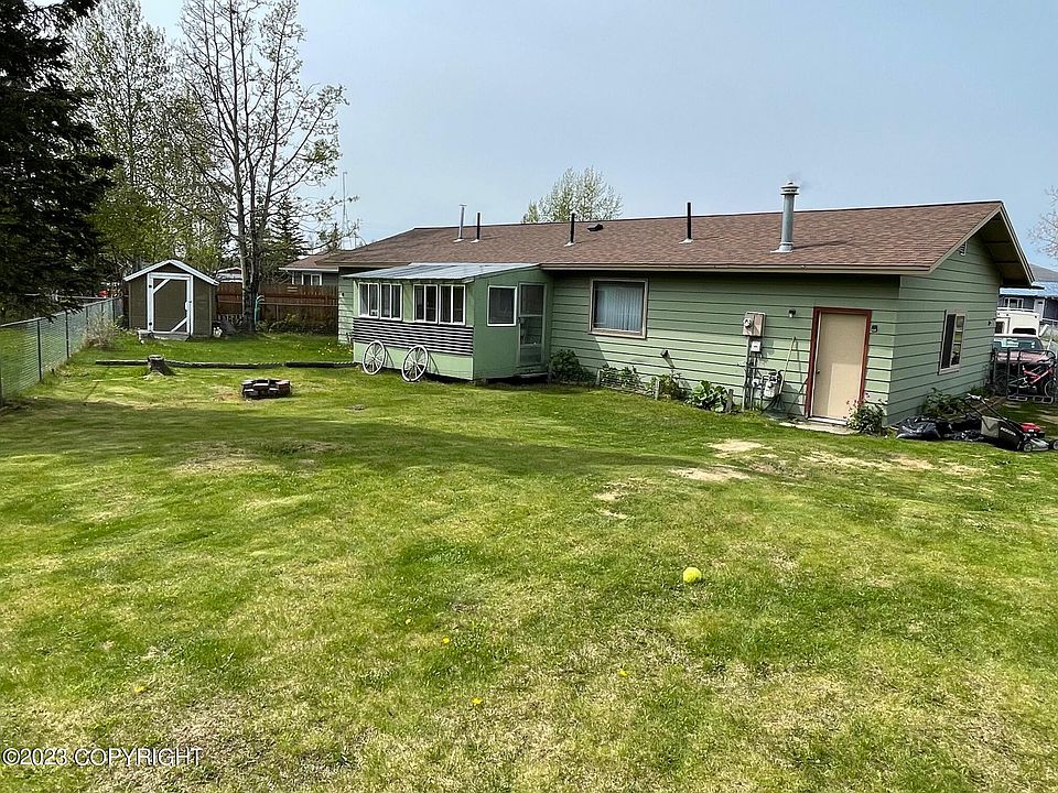 2nd image of 284 Adamson Cir