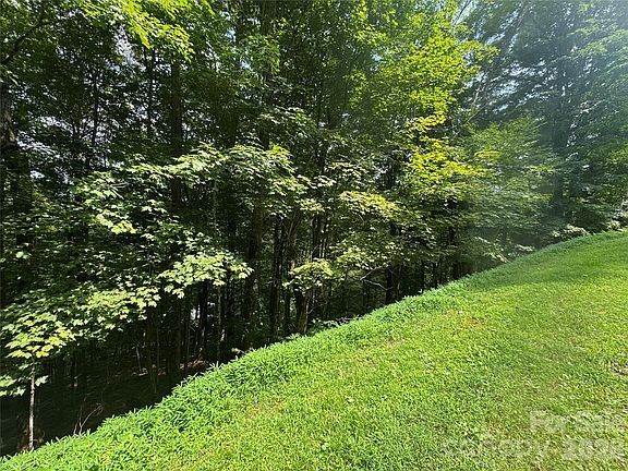 3rd image of 84 Goldenleaf Rd