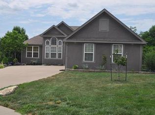 13304 Craig Ct, Smithville, MO 64089