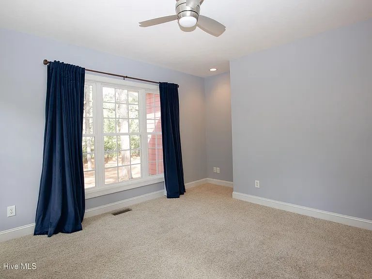16 Montrose Ct — Photo 66