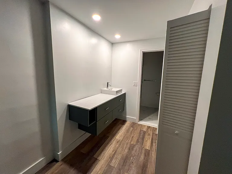 915 Edgell Rd — Photo 5