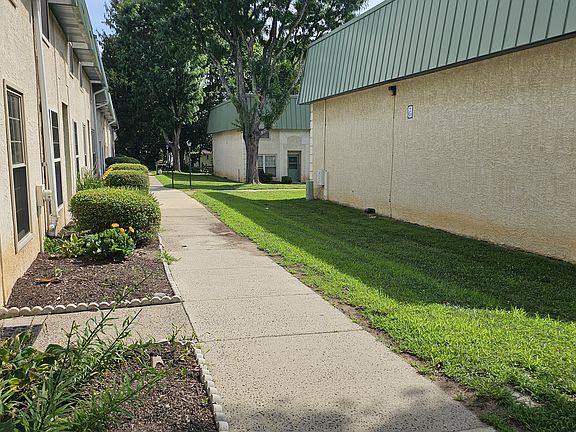 4th image of 441 Tomlinson Rd APT H1