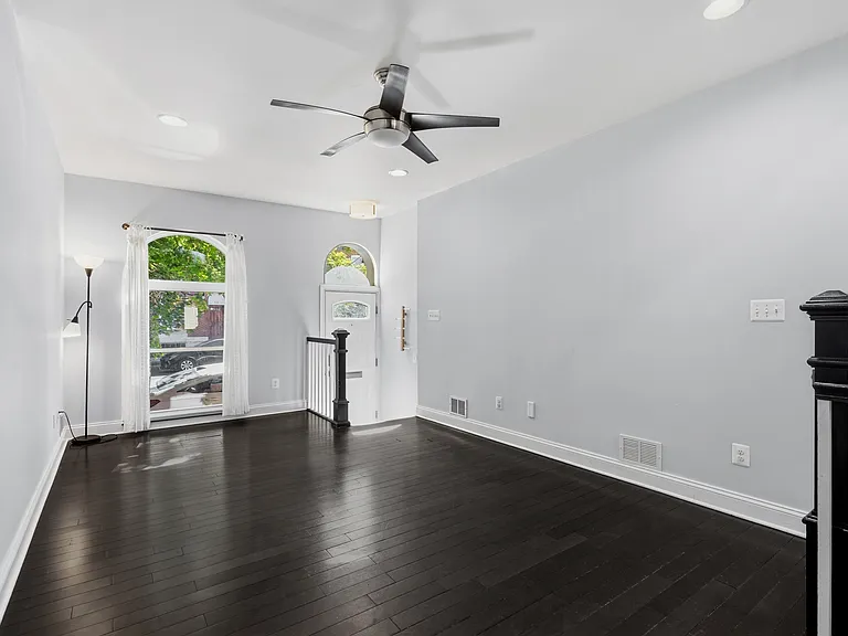 412 S East Ave — Photo 8