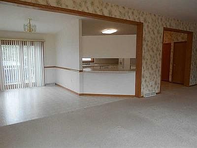 5th image of 1610 Cole Dr