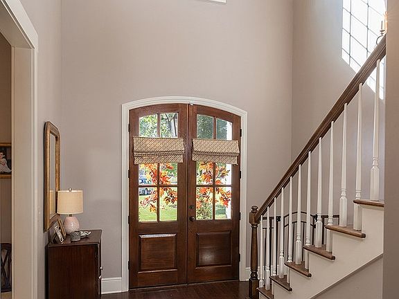 3rd image of 801 Yorkshire Ct