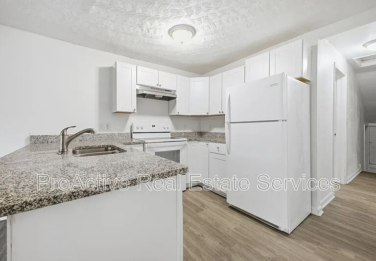 244 W 32nd St #2 — Photo 6