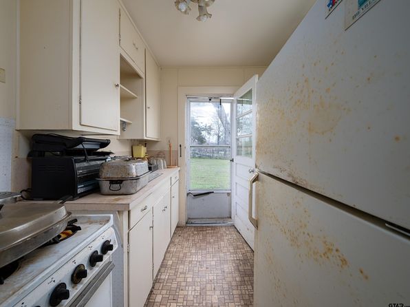 400 E Longview St, Arp, TX 75750