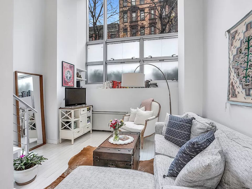 1st image of 425 E 13th St APT 1L
