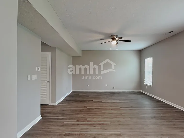 653 Classic Ln — Photo 5