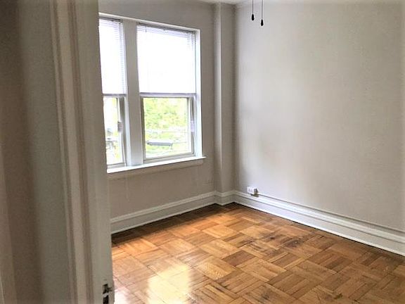 4th image of 1626 W Sherwin Ave #205