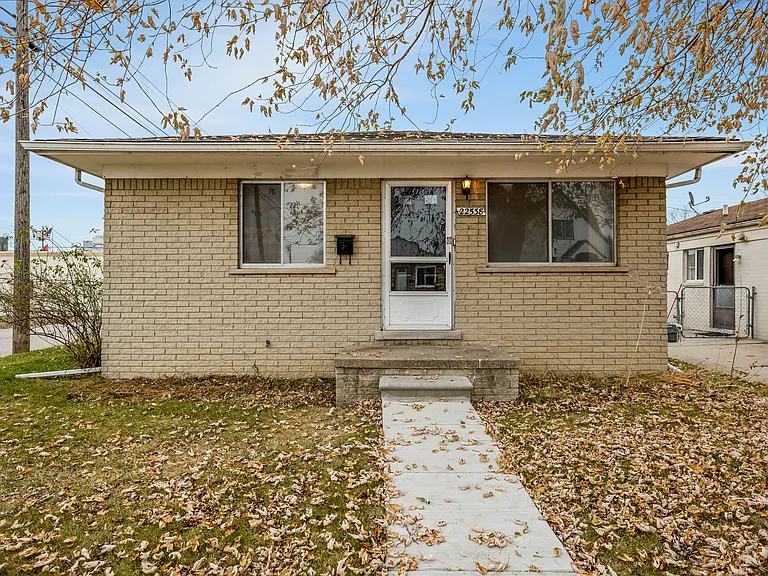 22538 Brittany Ave — Photo 3