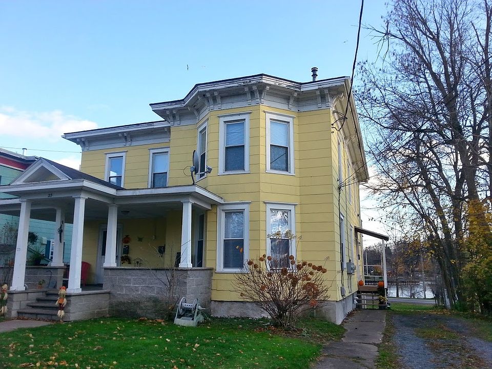 1st image of 23 Charlotte St #3