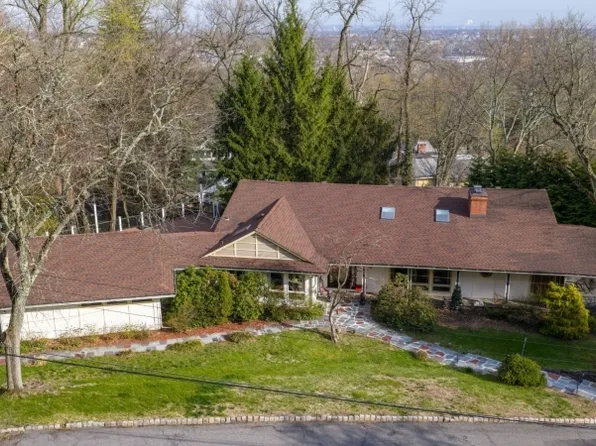 29 Farview Rd, Millburn Twp., NJ 07041