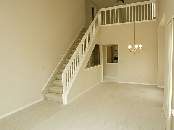 5th image of 41993 Arrowhead Dr #1