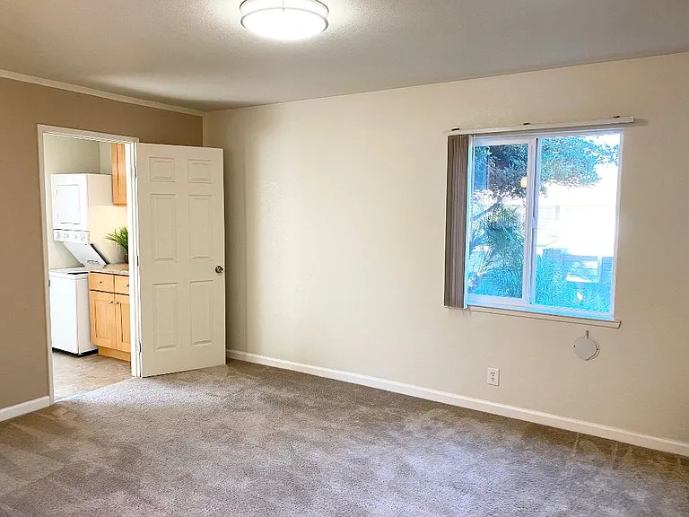 The Court Apartments — Photo 16