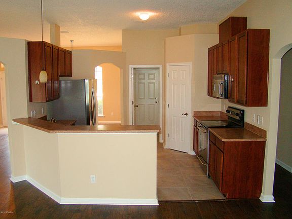 3rd image of 3702 Victoria Lakes Dr E
