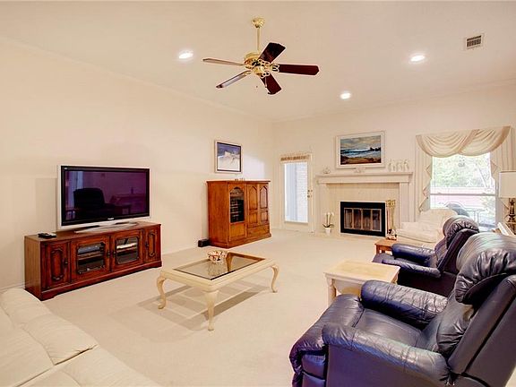 5th image of 7028 Golden Gate Dr