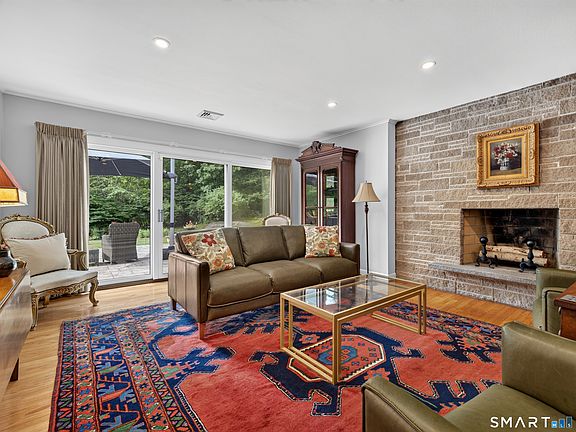 5th image of 9 Laurel Hill Drive South