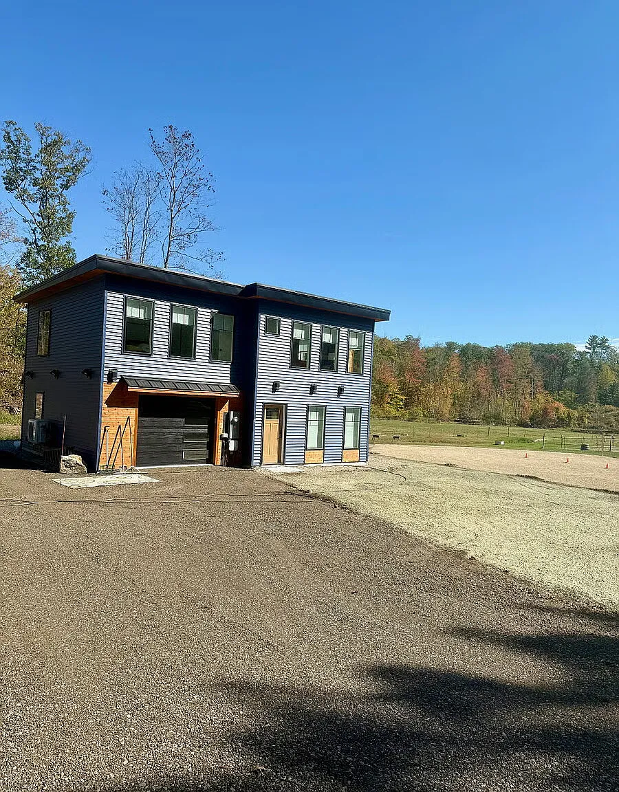 2 bed, 1.5 bath, 867 sqft, $2,599 — Photo 3