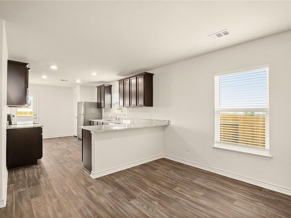 2nd image of 529 Fox Glen Cv
