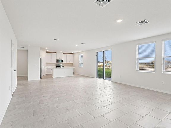 4th image of 799 Sunshower Dr