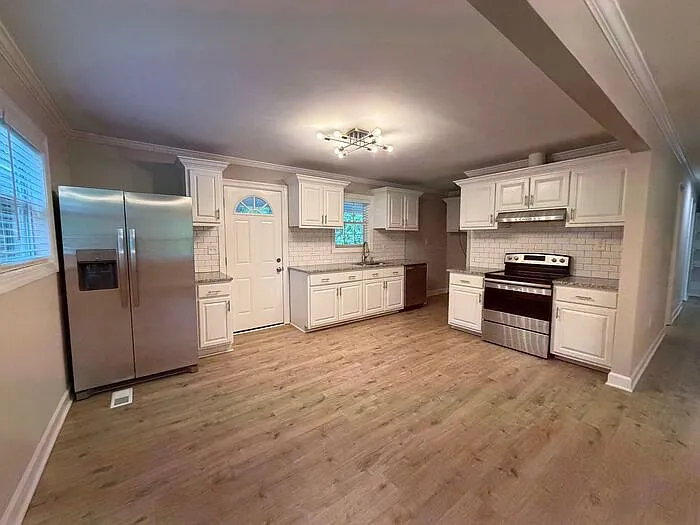 3 bed, 2.0 bath, 1154 sqft, $1,800 — Photo 3