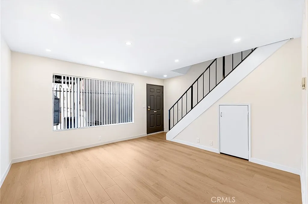 2 bed, 1.5 bath, 1000 sqft, $2,895 — Photo 2