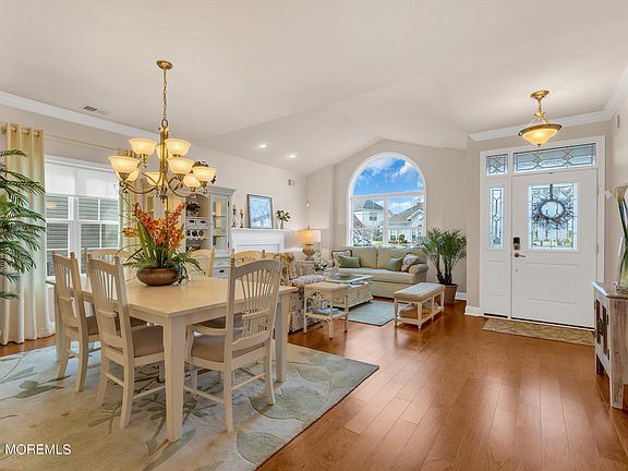 5th image of 83 Bayville Way