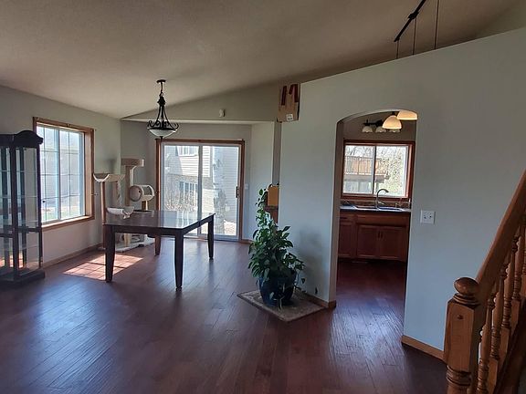 3rd image of 19 Country Creek Cir