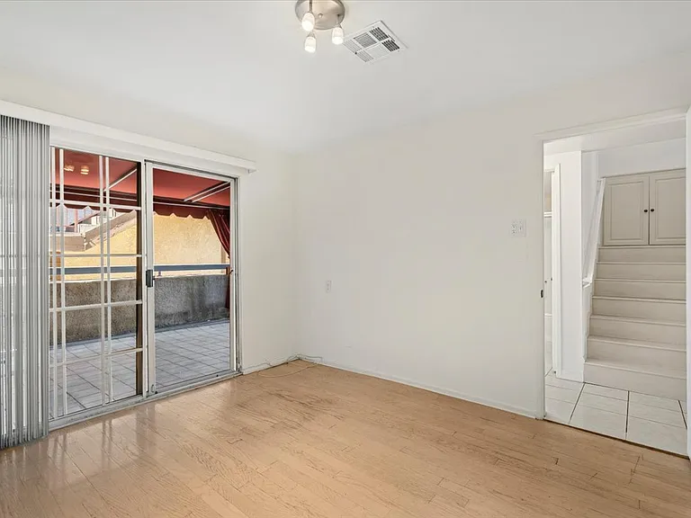 200 E Windsor Rd #1 — Photo 13