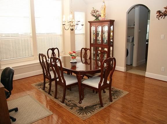 4th image of 1412 Van Winkle Dr
