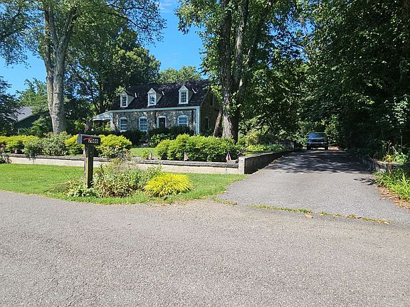 4th image of 7808 W Boulevard Dr