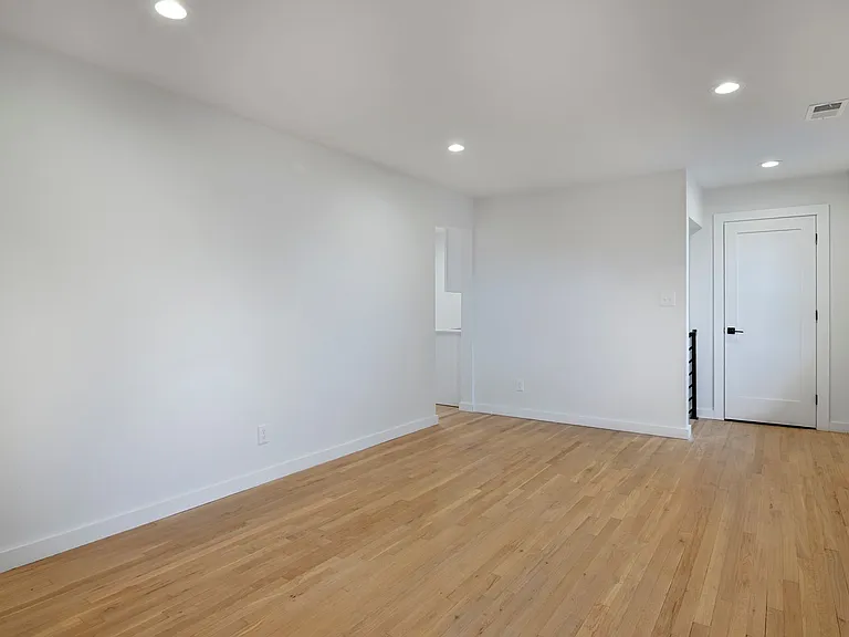 4 Morris Ave — Photo 20