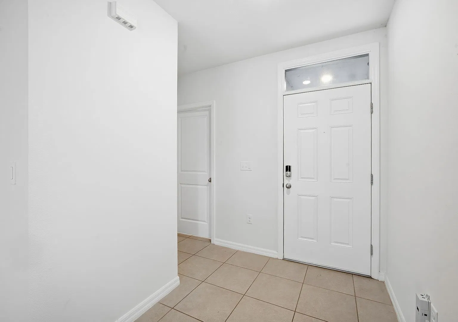 3 Bedroom / 2 Bath Home with a Fully Fenced Yard and Screened Lanai Located within the Waverly Vi... — Photo 4