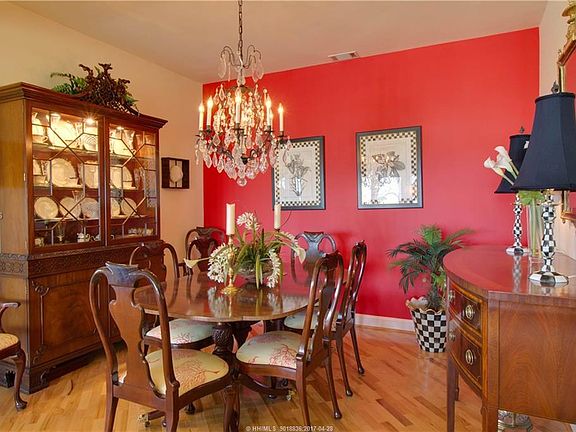 4th image of 15 Indian Hill Ln