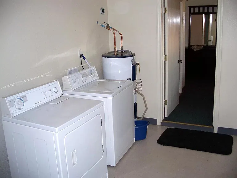 128 E Pine St — Photo 8