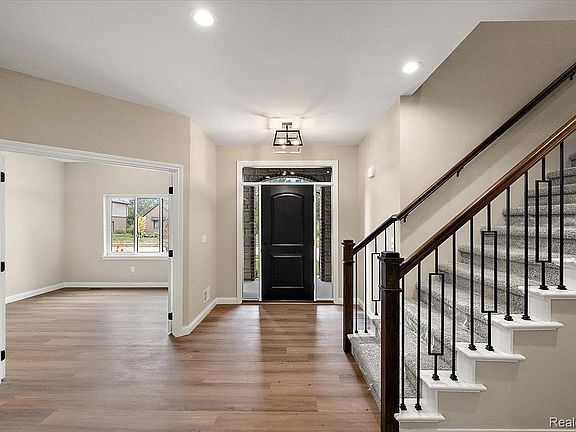 5th image of 49241 London Bridge Dr