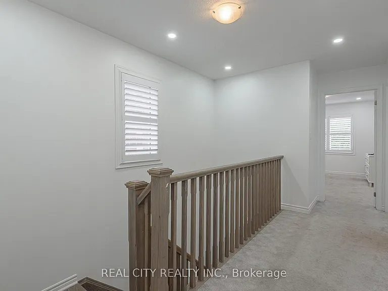 306 Gillett Point N — Photo 18