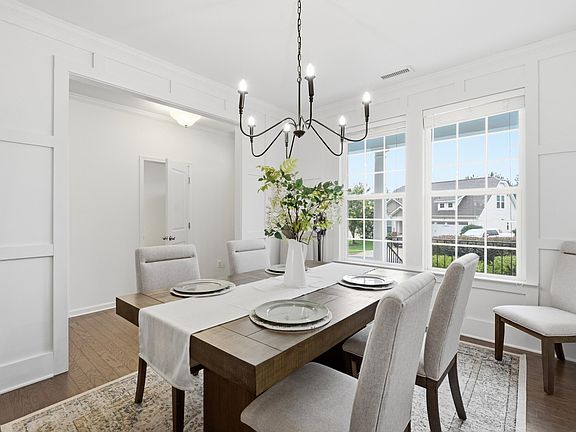5th image of 1002 Oasis Pond Ln