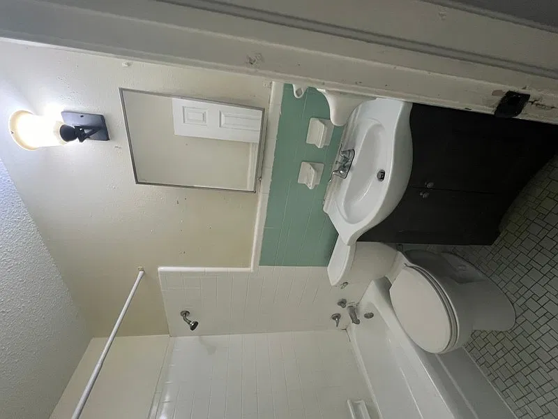 2 bed, 1.0 bath, 700 sqft, $700 — Photo 3
