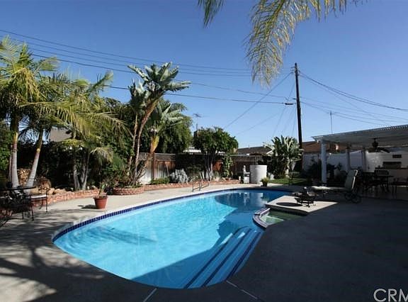 4th image of 322 S Nina Pl
