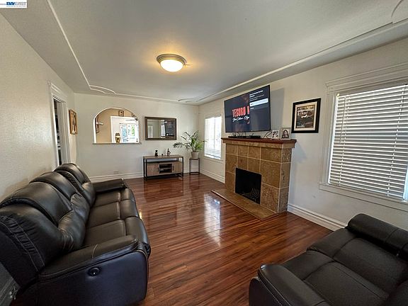 4th image of 4239 Quigley Pl