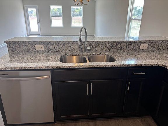 5th image of 2642 Tansy Rd.