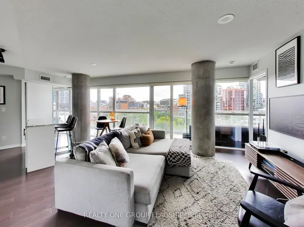 352 Front St W #918, Toronto, ON M5V 0K3