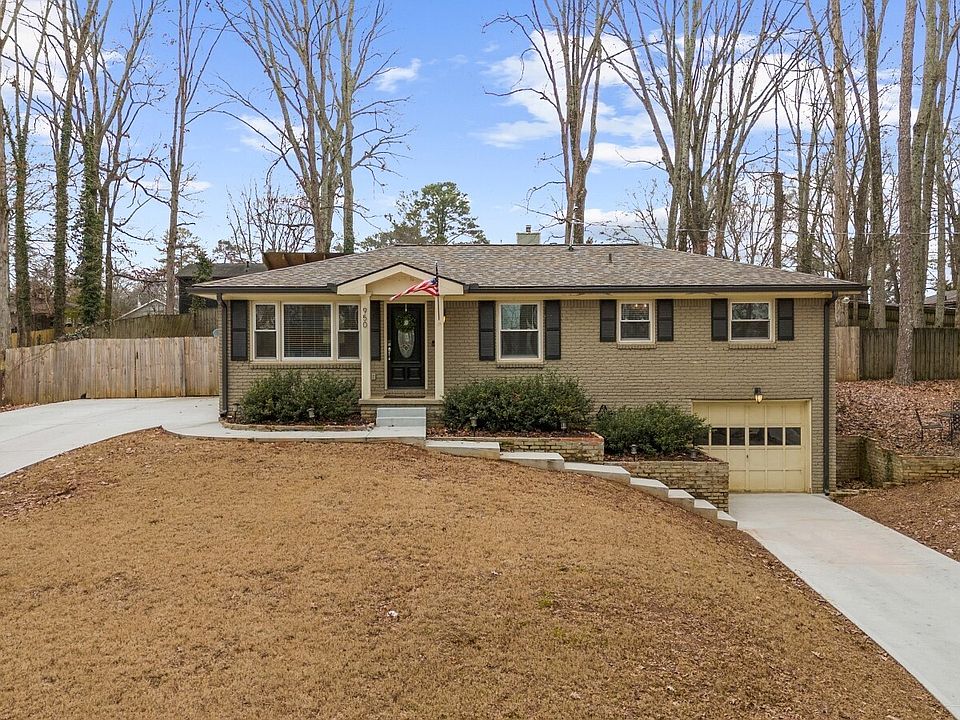 1st image of 950 Eleanor Way SE