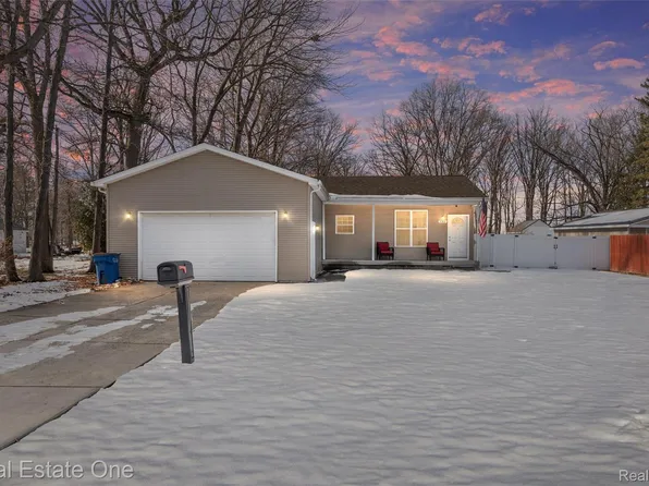 27811 Gilbert Dr, Warren, MI 48093