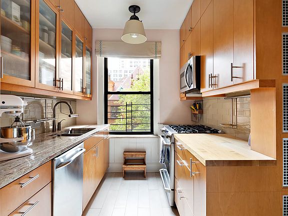 4th image of 315 E 88th St APT 4A
