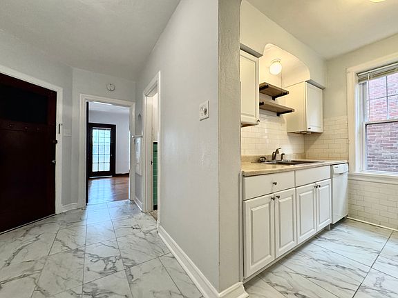 2nd image of 3527 Lawn Ave #3525