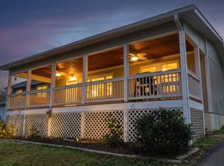 211 Hawthorne Ave, Swannanoa, NC 28778