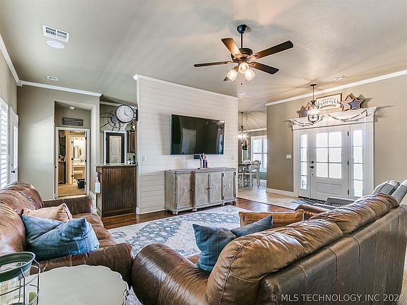 5th image of 2336 E Fairfield Ct
